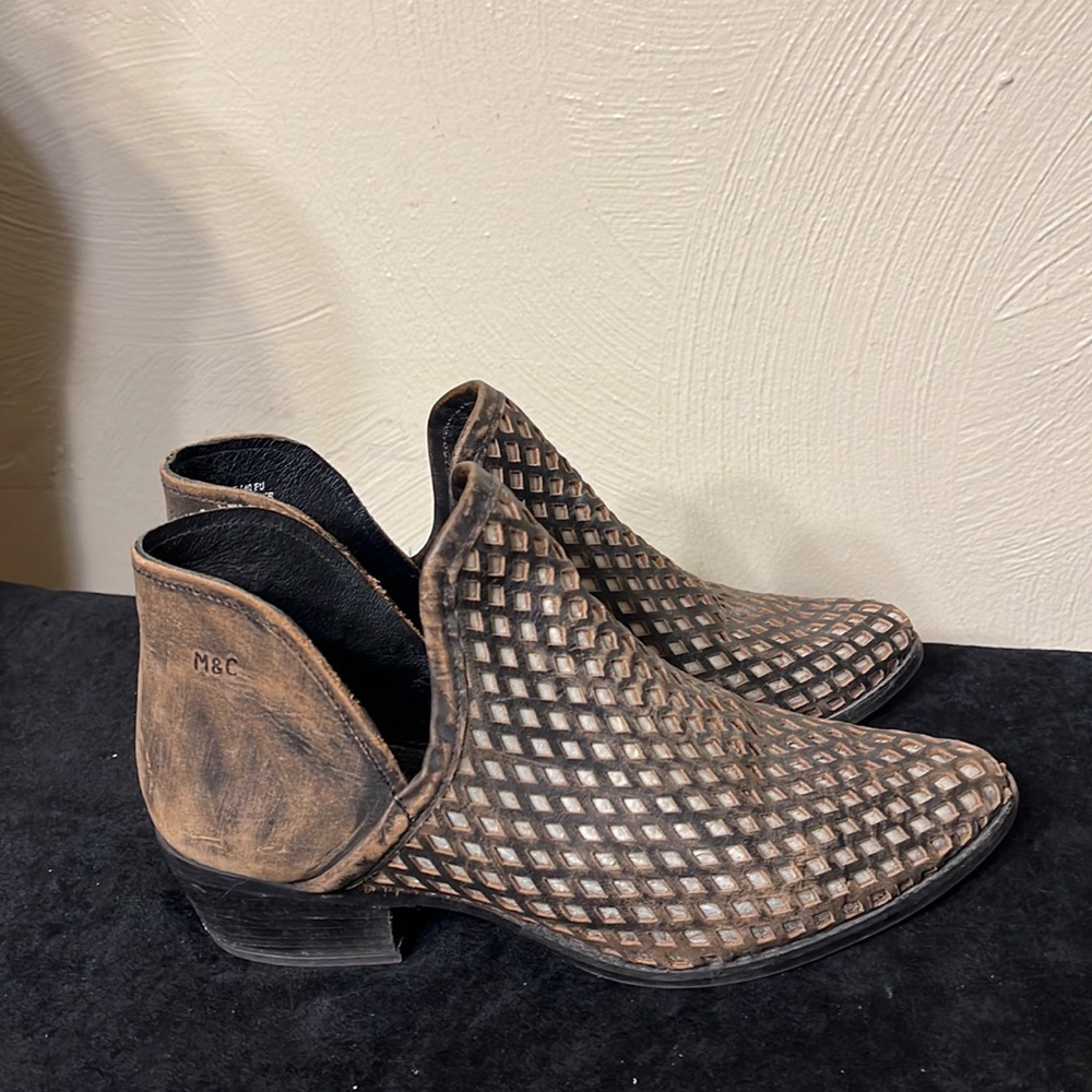 Musse & Cloud Netflix Bootie Brown Distressed Leather Size 9 Cut Outs Silver